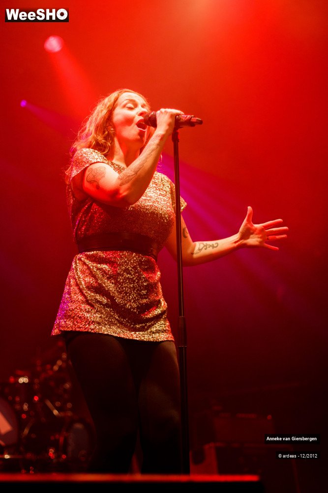 28/40 photos du spectacle Anneke van Giersbergen 