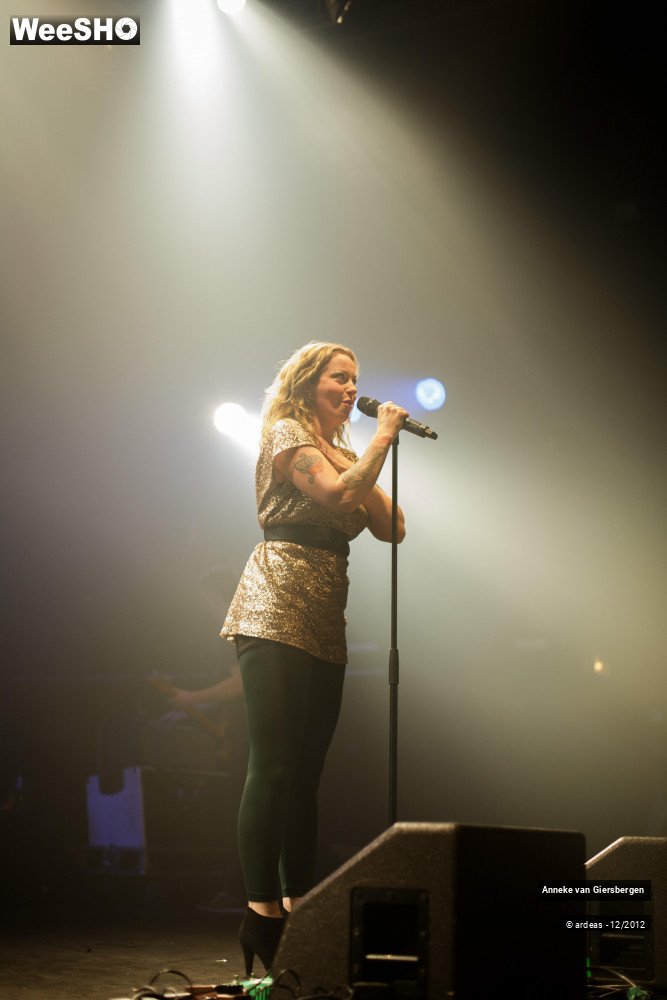 30/40 photos du spectacle Anneke van Giersbergen 