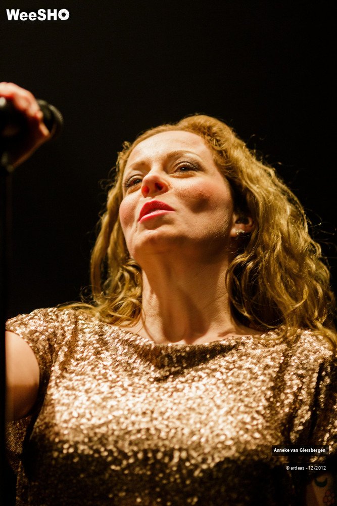 36/40 photos du spectacle Anneke van Giersbergen 