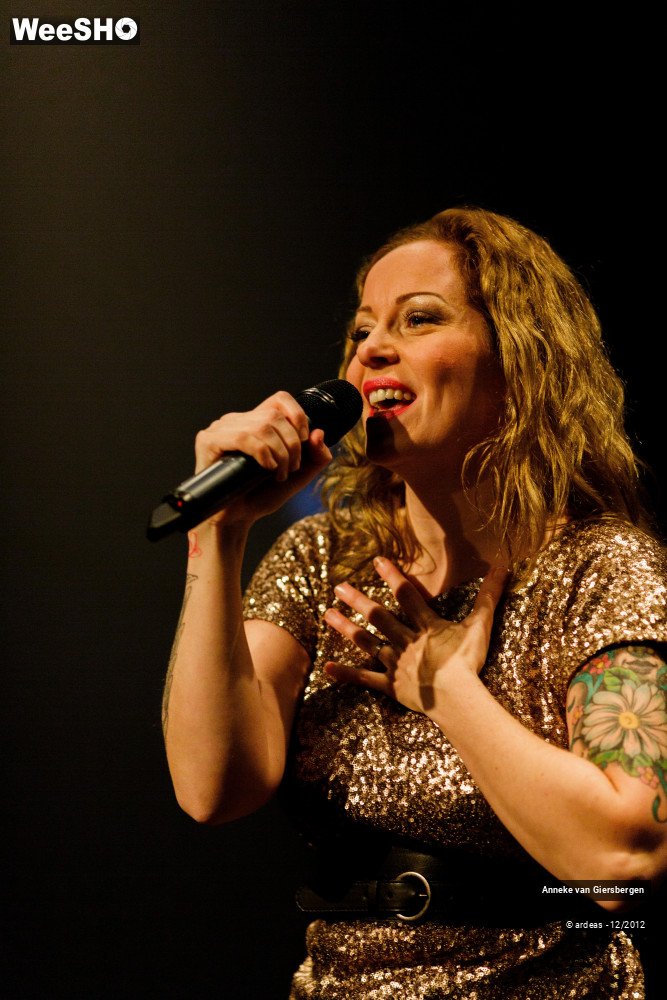 39/40 photos du spectacle Anneke van Giersbergen 