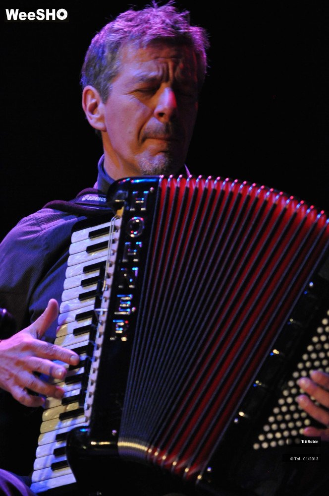 24/40 photos du spectacle Titi Robin