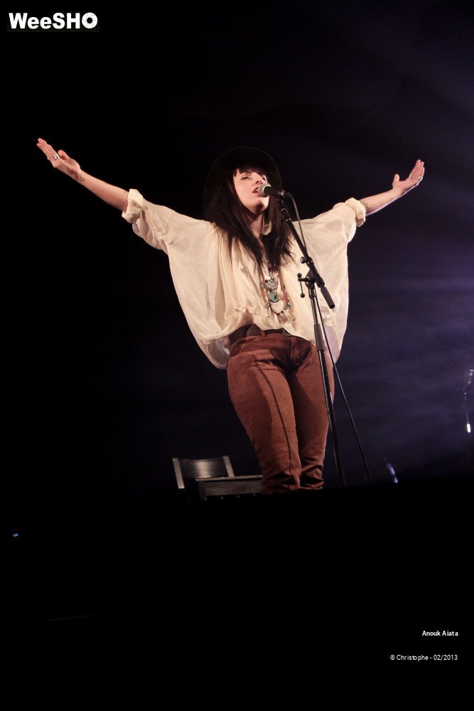 18/27 photos du spectacle Anouk Aiata