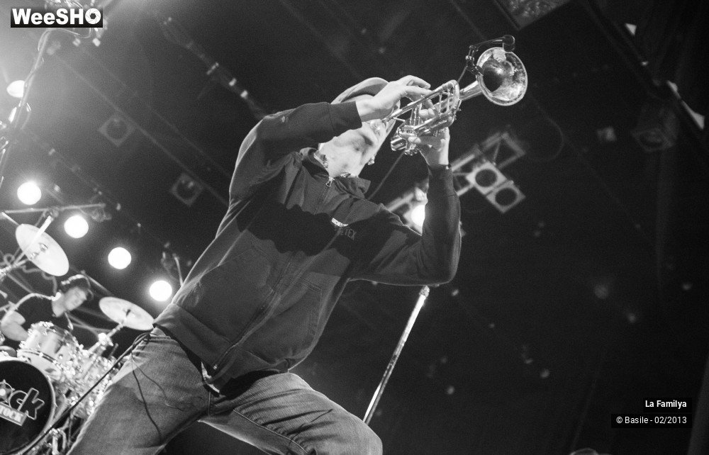 7/32 photos du spectacle La Familya