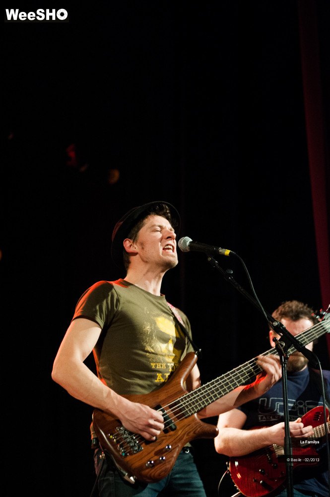 16/32 photos du spectacle La Familya