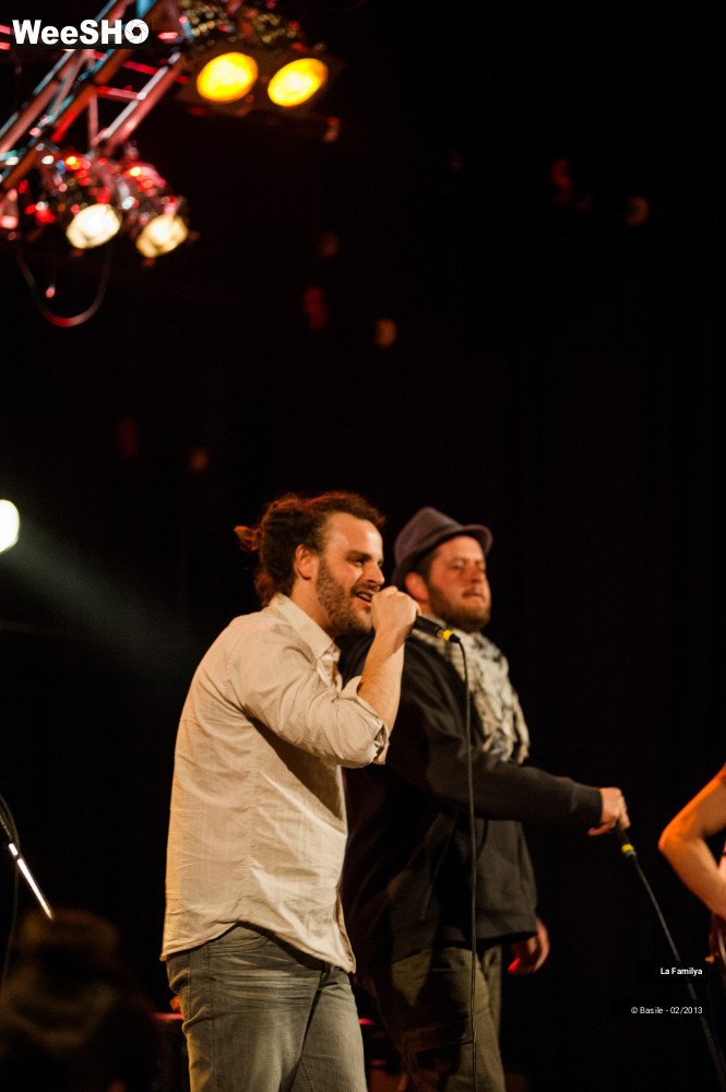 20/32 photos du spectacle La Familya