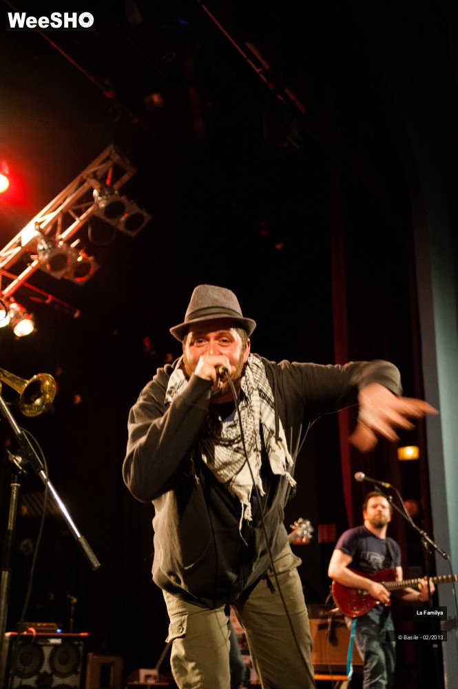 22/32 photos du spectacle La Familya