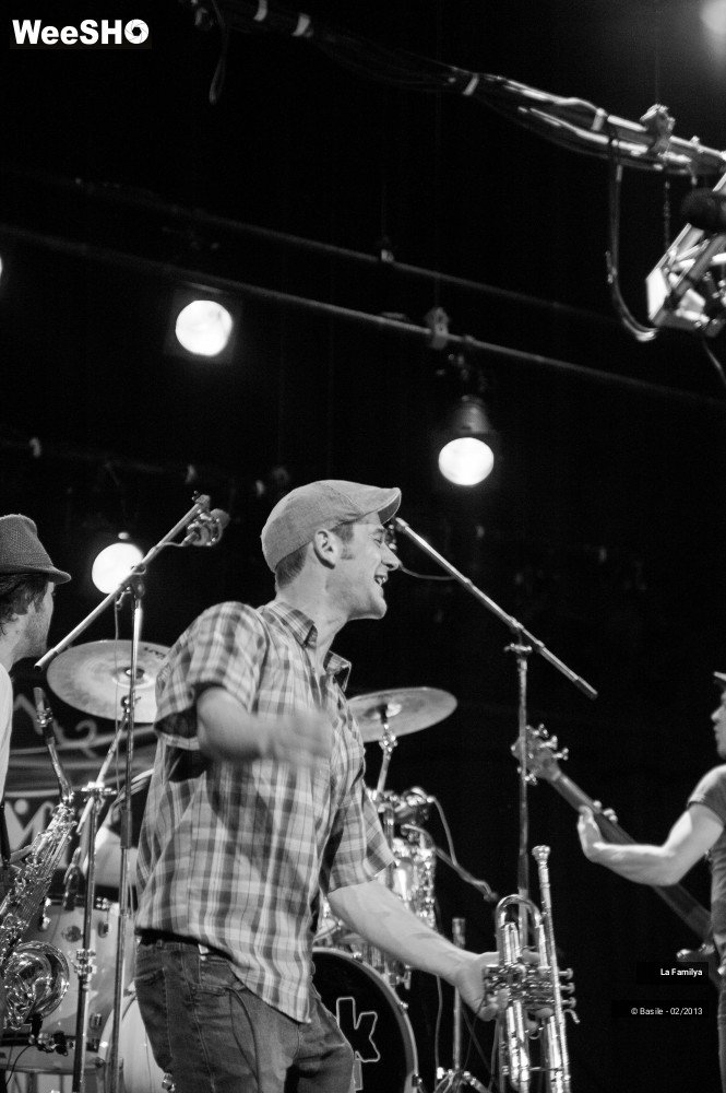 25/32 photos du spectacle La Familya