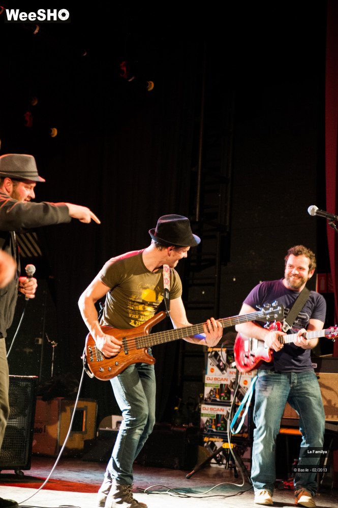 26/32 photos du spectacle La Familya