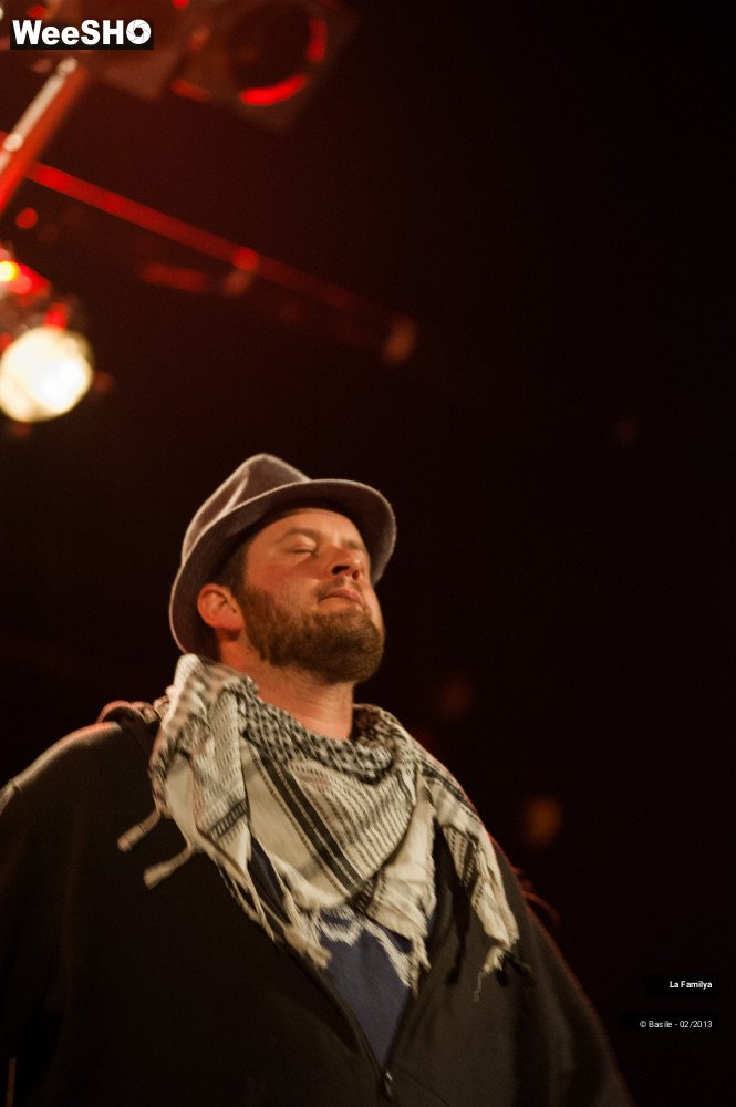 27/32 photos du spectacle La Familya