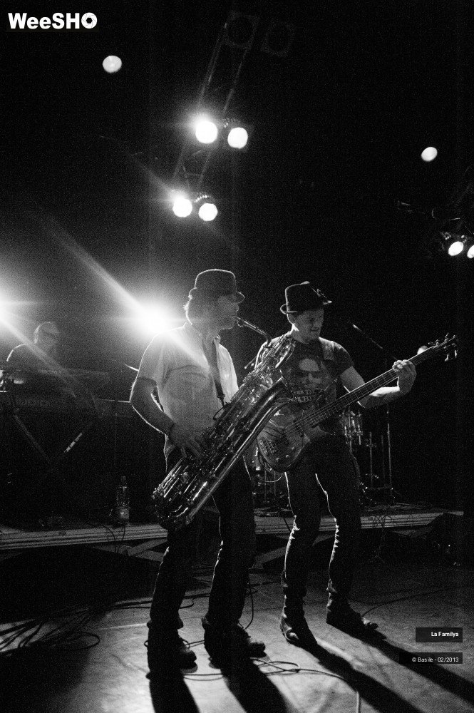 32/32 photos du spectacle La Familya