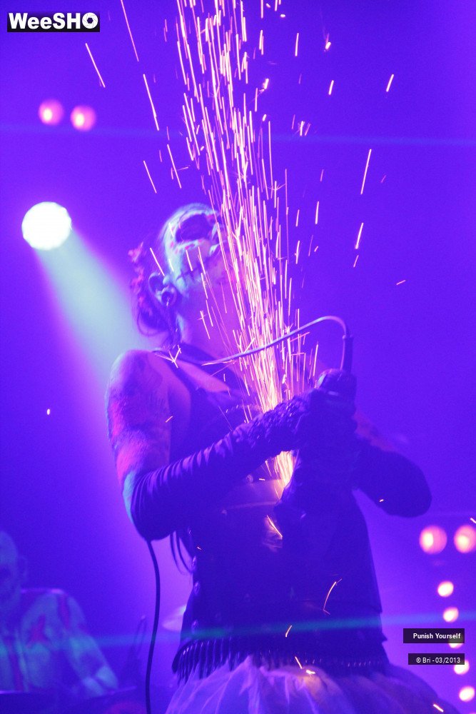 8/22 photos du spectacle Punish Yourself