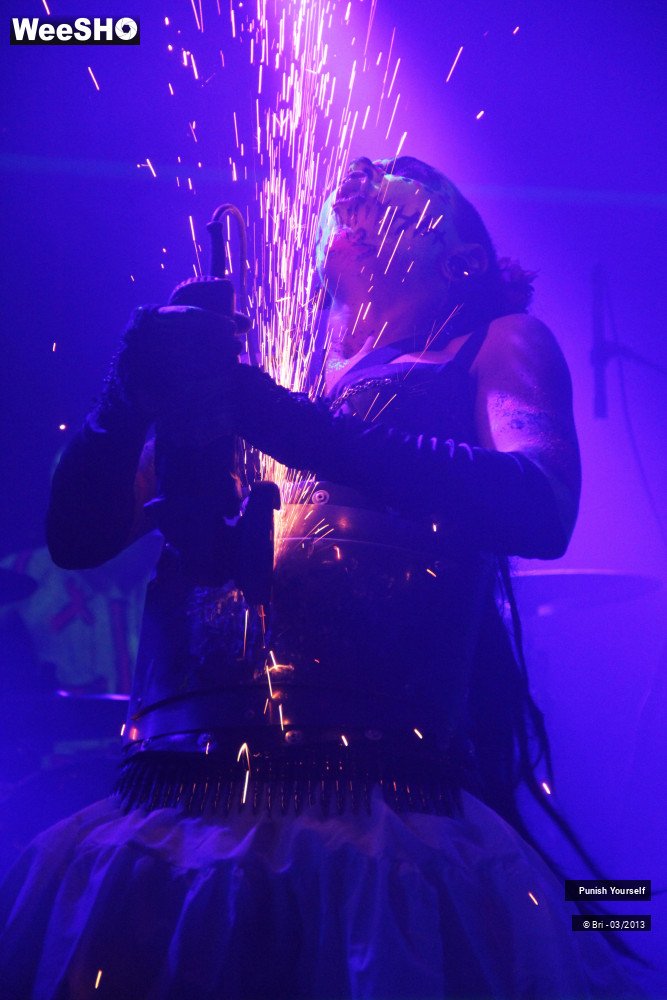 13/22 photos du spectacle Punish Yourself