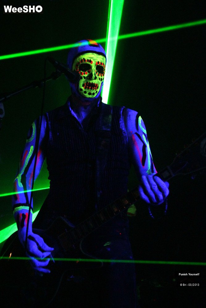 14/22 photos du spectacle Punish Yourself