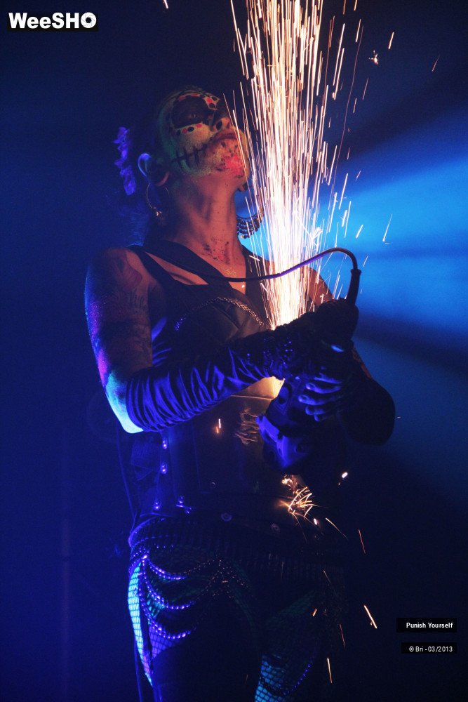 15/22 photos du spectacle Punish Yourself