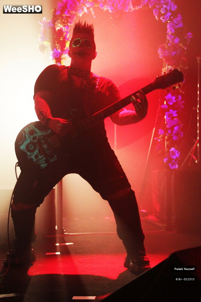 16/22 photos du spectacle Punish Yourself