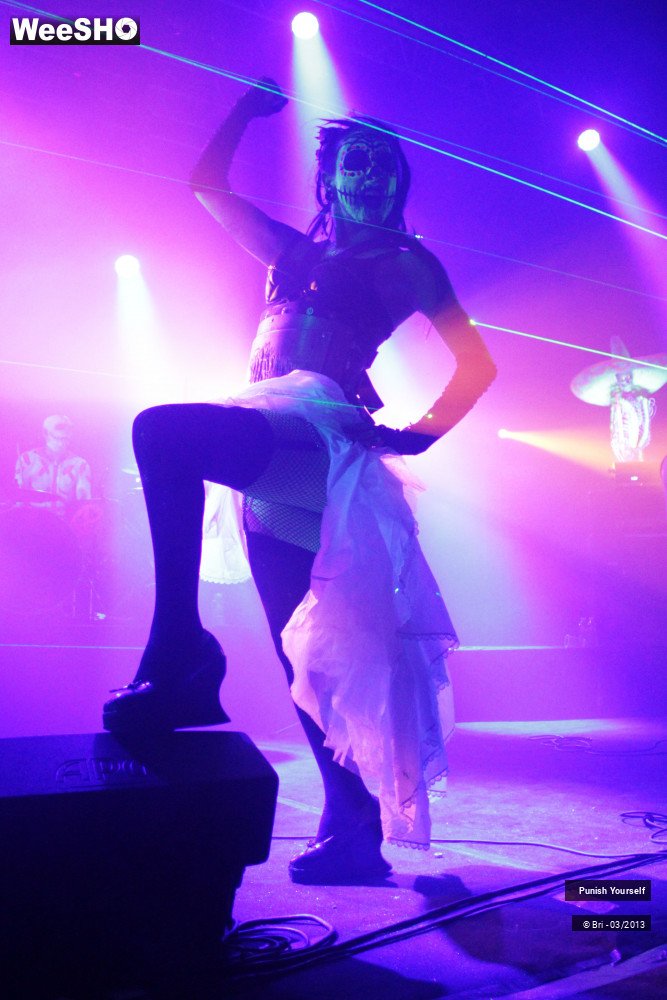 18/22 photos du spectacle Punish Yourself