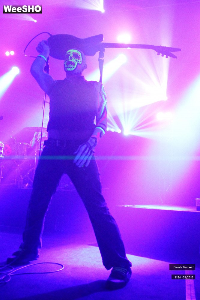 19/22 photos du spectacle Punish Yourself