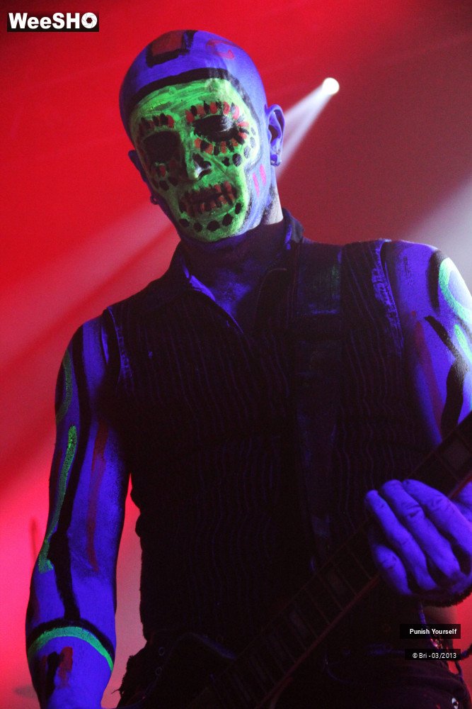 21/22 photos du spectacle Punish Yourself