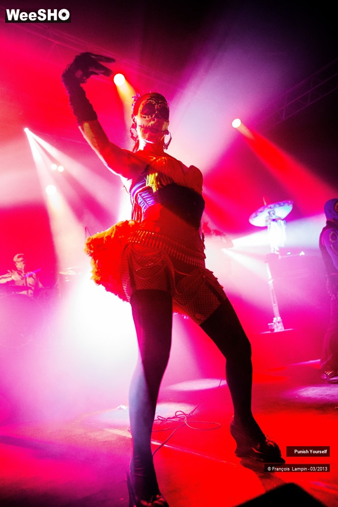 2/50 photos du spectacle Punish Yourself