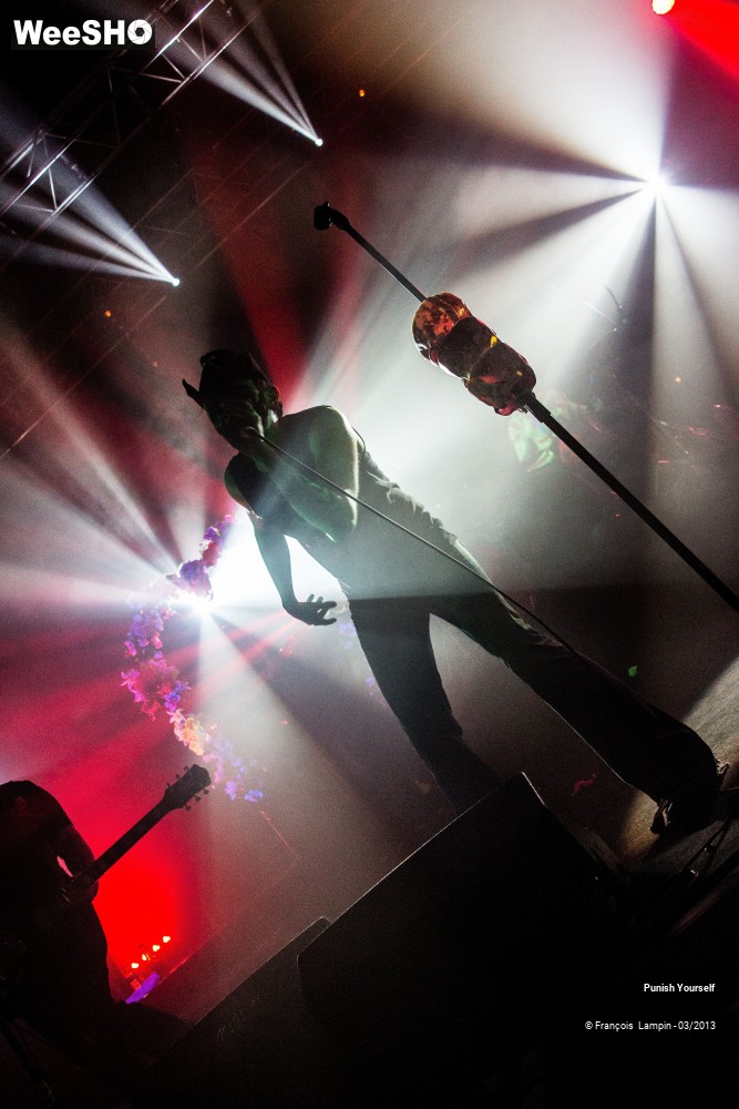 8/50 photos du spectacle Punish Yourself