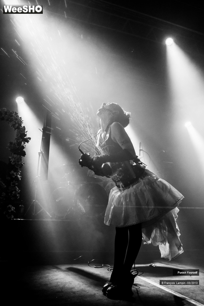 9/50 photos du spectacle Punish Yourself