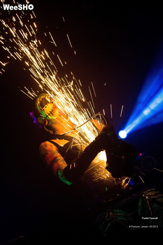 10/50 photos du spectacle Punish Yourself