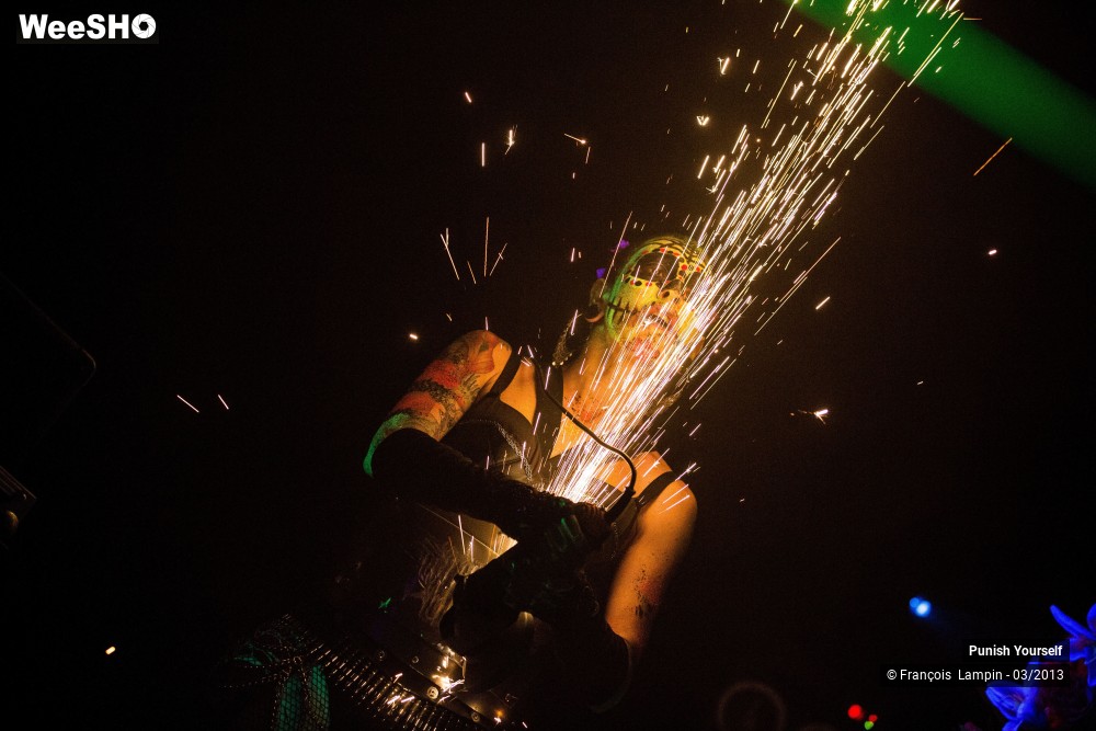 11/50 photos du spectacle Punish Yourself