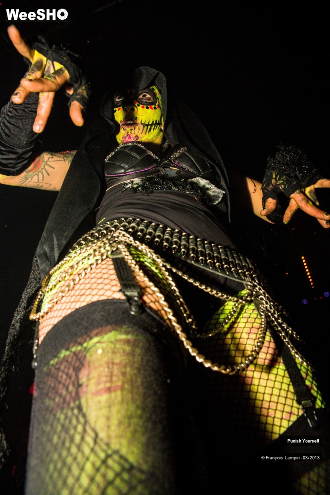 12/50 photos du spectacle Punish Yourself