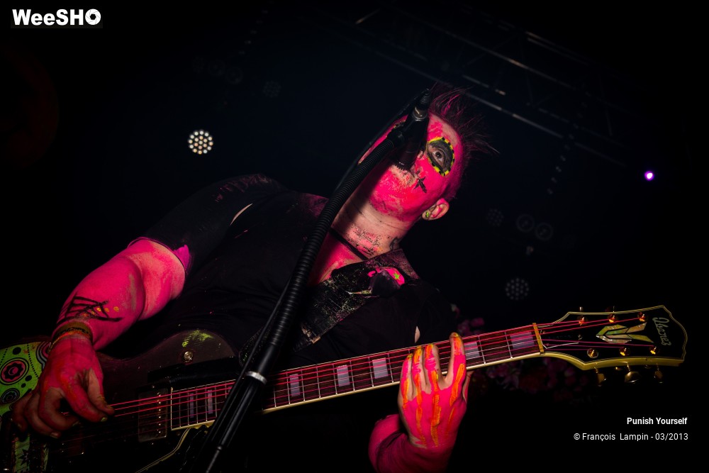 14/50 photos du spectacle Punish Yourself