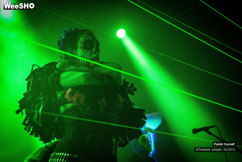 15/50 photos du spectacle Punish Yourself