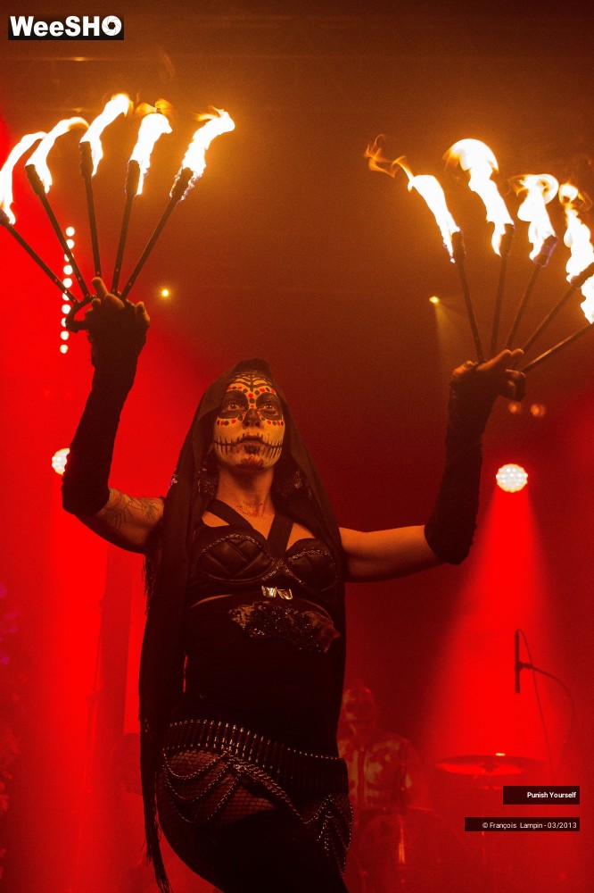 16/50 photos du spectacle Punish Yourself