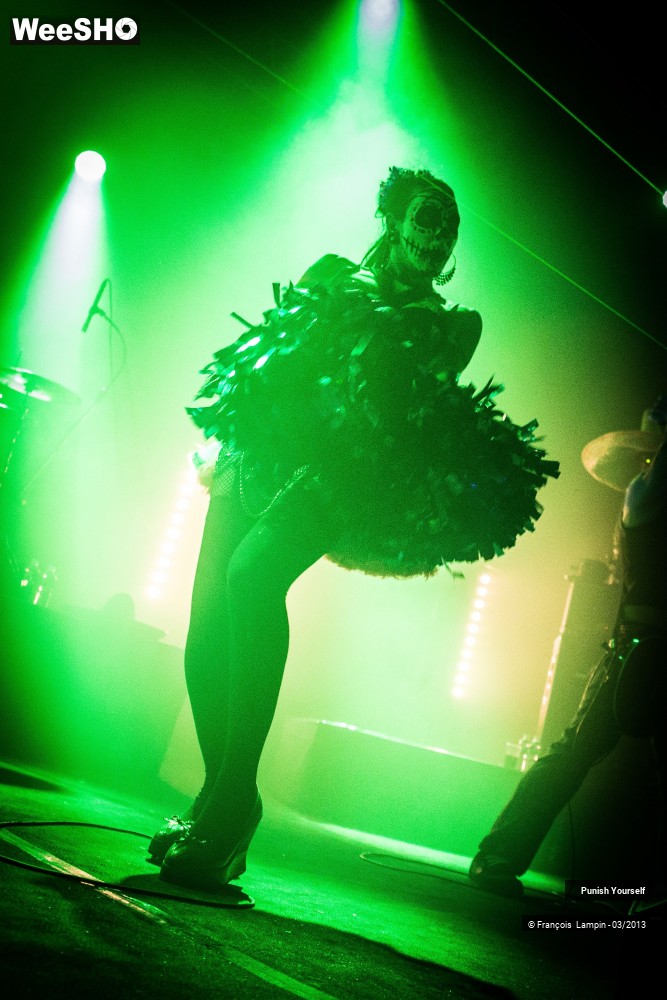 17/50 photos du spectacle Punish Yourself