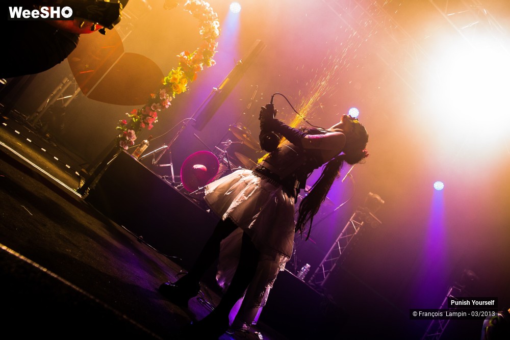 19/50 photos du spectacle Punish Yourself