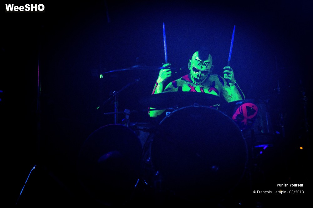 20/50 photos du spectacle Punish Yourself