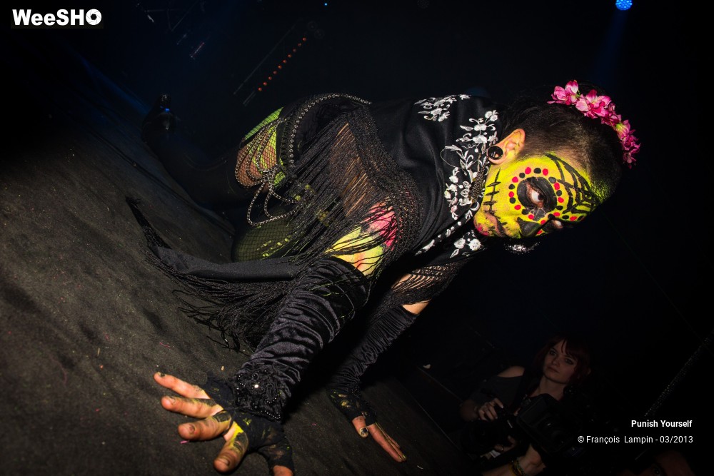 21/50 photos du spectacle Punish Yourself