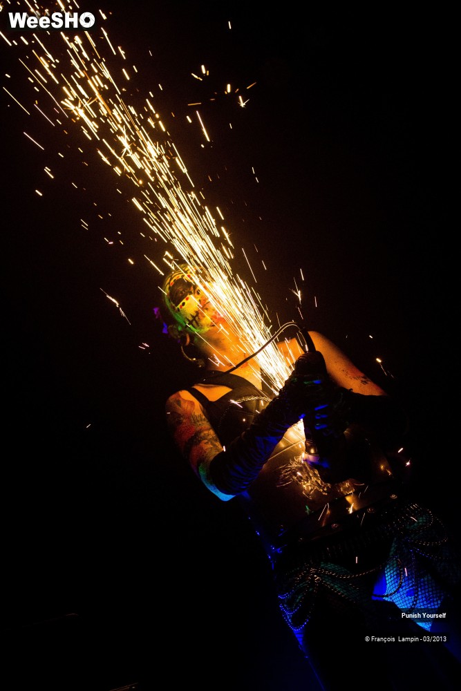 22/50 photos du spectacle Punish Yourself