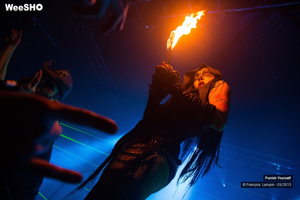 24/50 photos du spectacle Punish Yourself