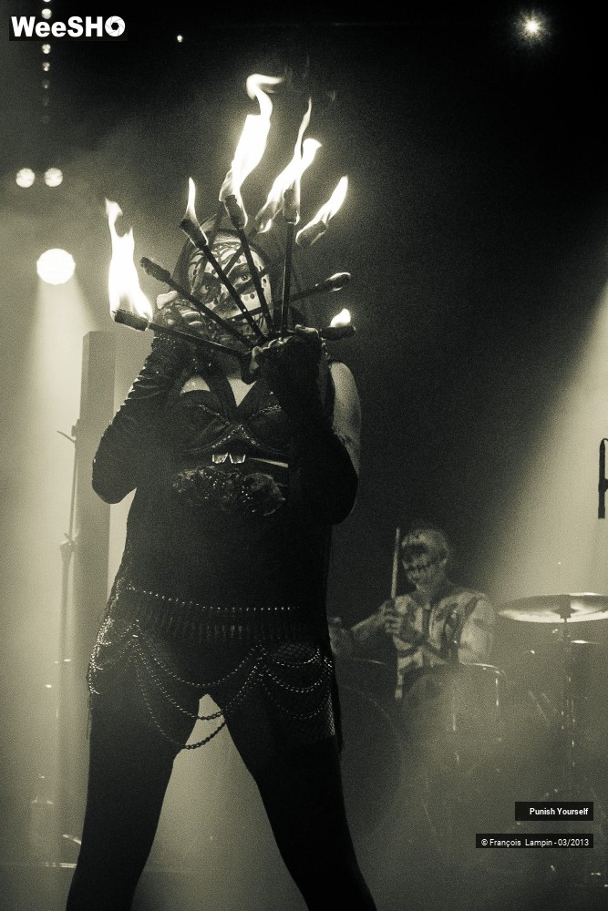 25/50 photos du spectacle Punish Yourself