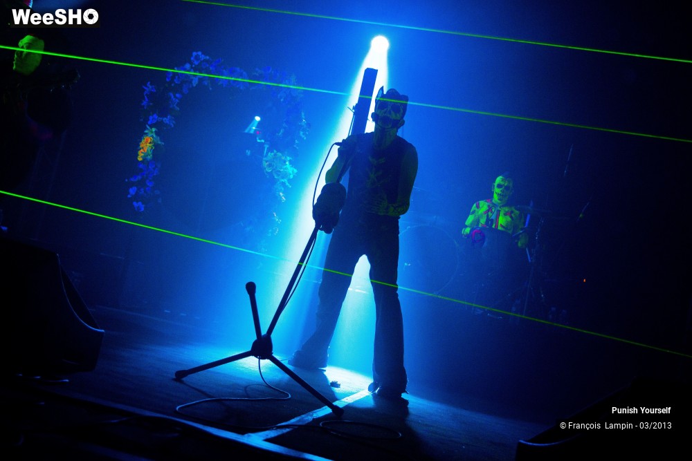 26/50 photos du spectacle Punish Yourself