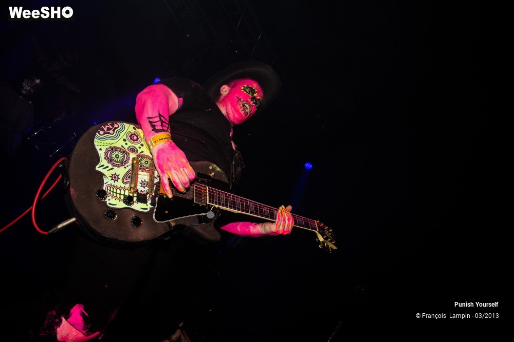 28/50 photos du spectacle Punish Yourself