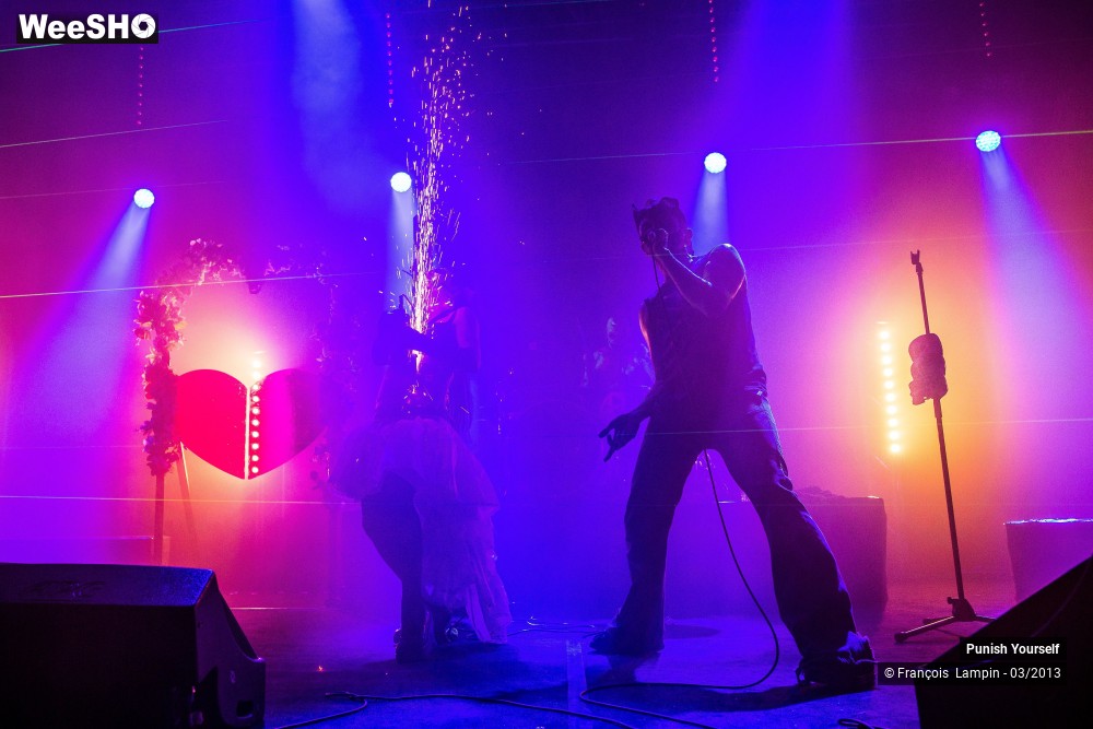 30/50 photos du spectacle Punish Yourself