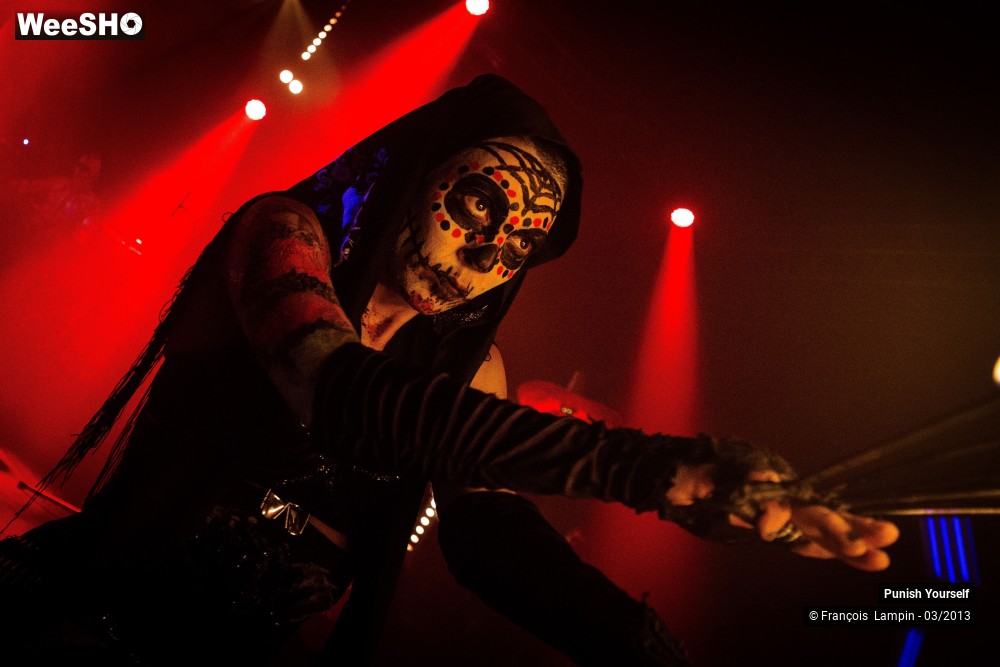 34/50 photos du spectacle Punish Yourself