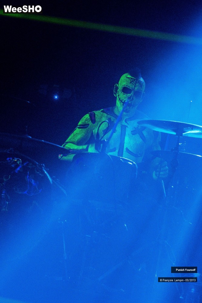 35/50 photos du spectacle Punish Yourself