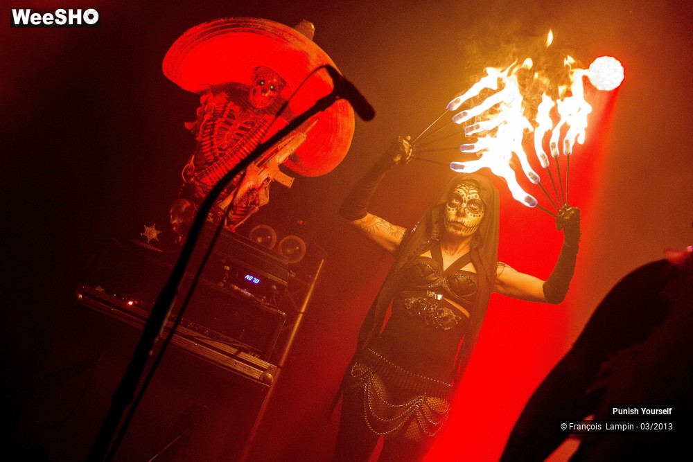 45/50 photos du spectacle Punish Yourself