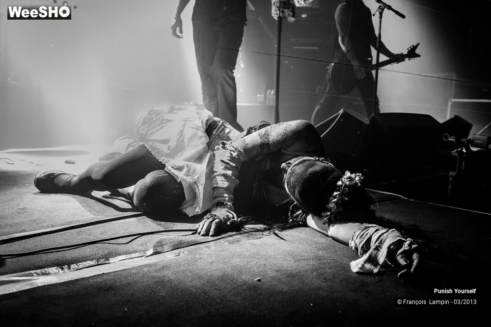 49/50 photos du spectacle Punish Yourself