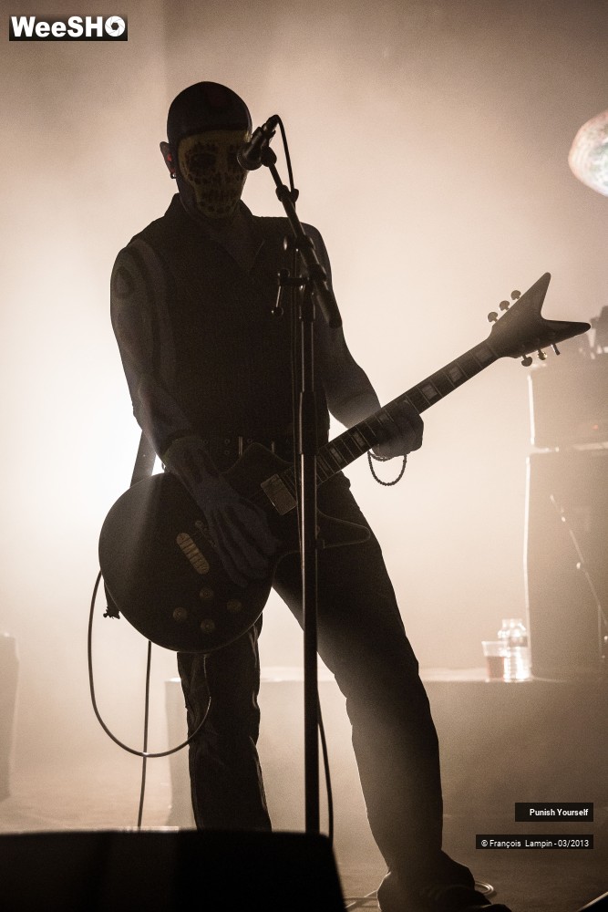 50/50 photos du spectacle Punish Yourself