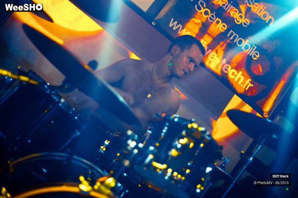 8/38 photos du spectacle Stiff Neck