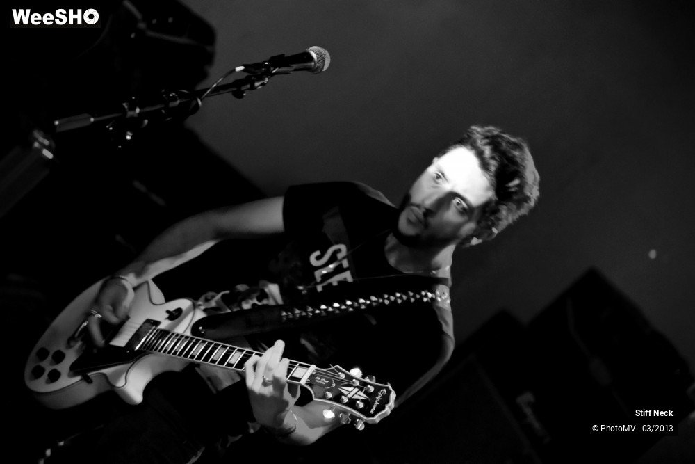 18/38 photos du spectacle Stiff Neck