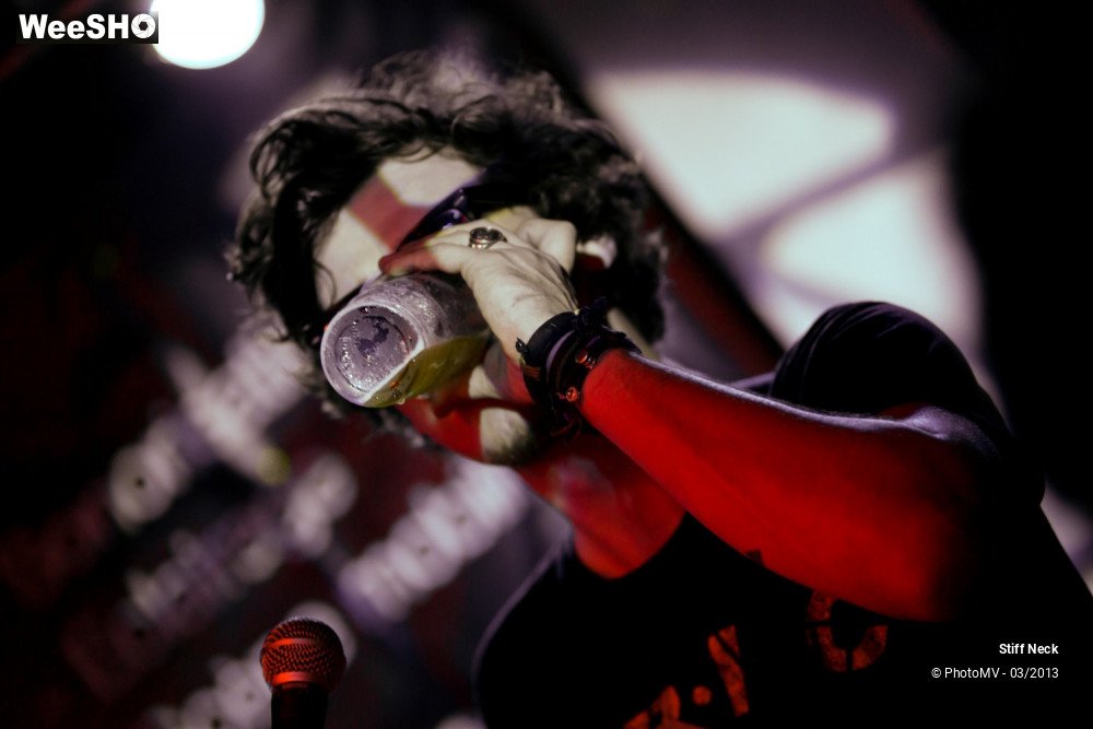 19/38 photos du spectacle Stiff Neck