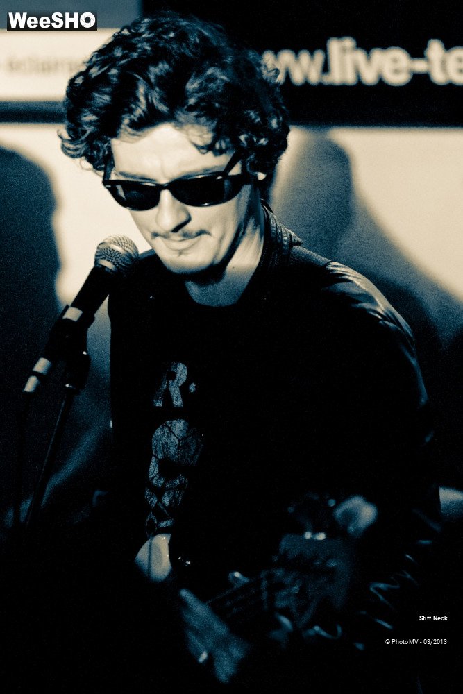 20/38 photos du spectacle Stiff Neck